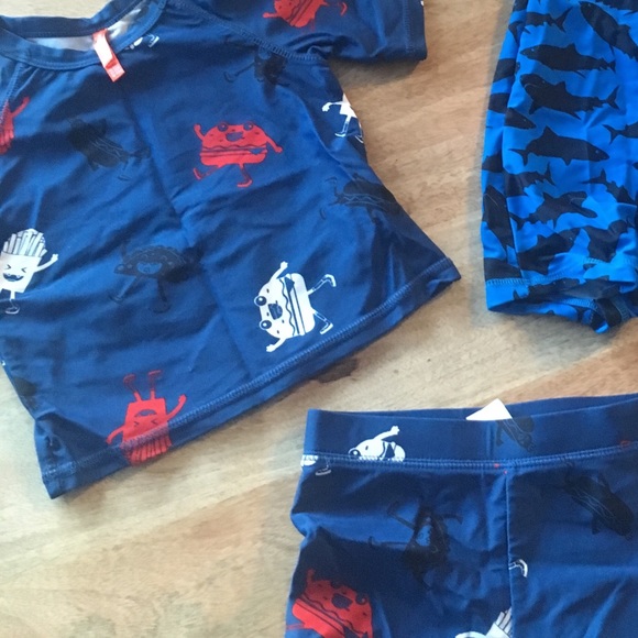 2 swimsuits and a summer hat - Picture 3 of 4